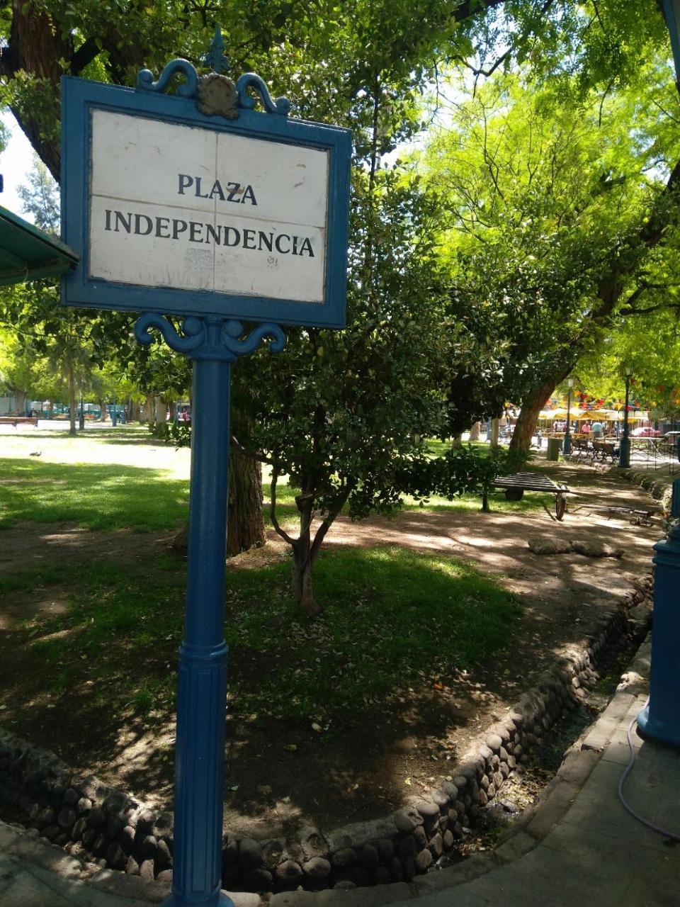 Plaza Independencia Apartment Mendoza Bagian luar foto